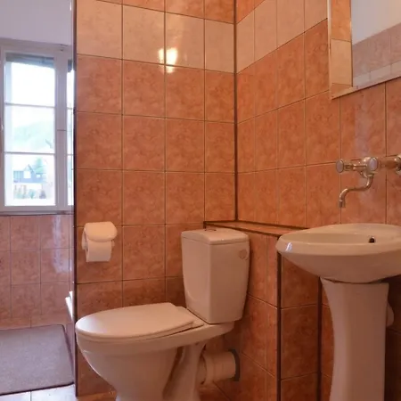 Dom Turystow Na Stromej - Tanie Z Lazienkami W Centrum Karpacza Niedaleko Deptaka, Bezplatny Parking, Kuchnia, Cicha Okolica, Wifi, Obok Tanie Obiady - Zestaw 37 Zl