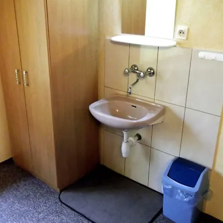 Dom Turystow- Tanie Pokoje Z Lazienkami W Centrum Karpacza Niedaleko Deptaka, Bezplatny Parking, Kuchnia, Cicha Okolica, Wifi, Obok Tanie Obiady - Zestaw 35 Zl ホームステイ *