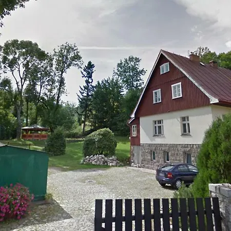 Dom Turystow- Tanie Pokoje Z Lazienkami W Centrum Karpacza Niedaleko Deptaka, Bezplatny Parking, Kuchnia, Cicha Okolica, Wifi, Obok Tanie Obiady - Zestaw 35 Zl *